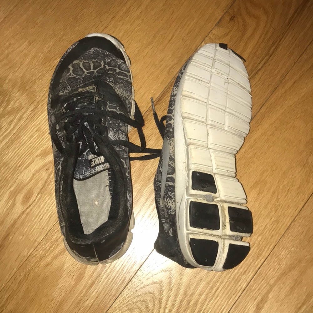Black nikes
